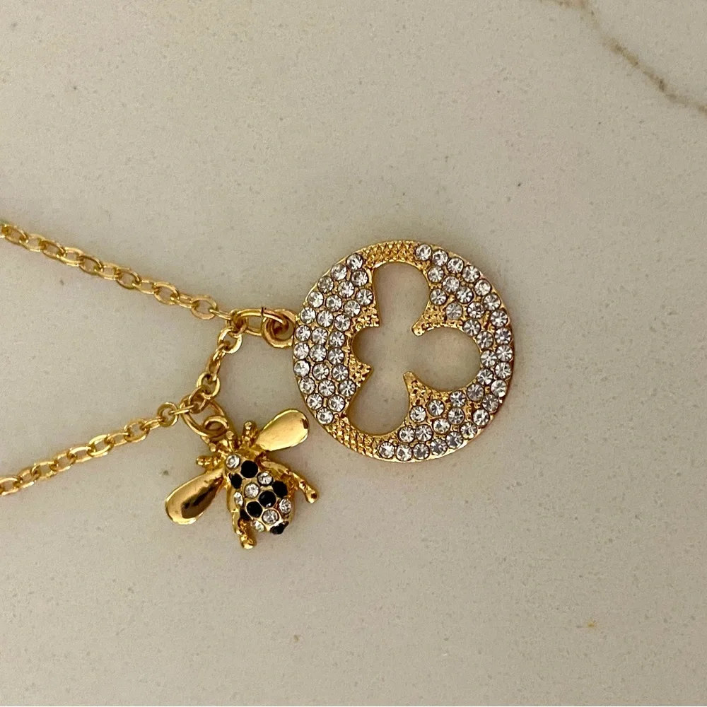 Bumble bee cut out necklace - Picture 1 of 3